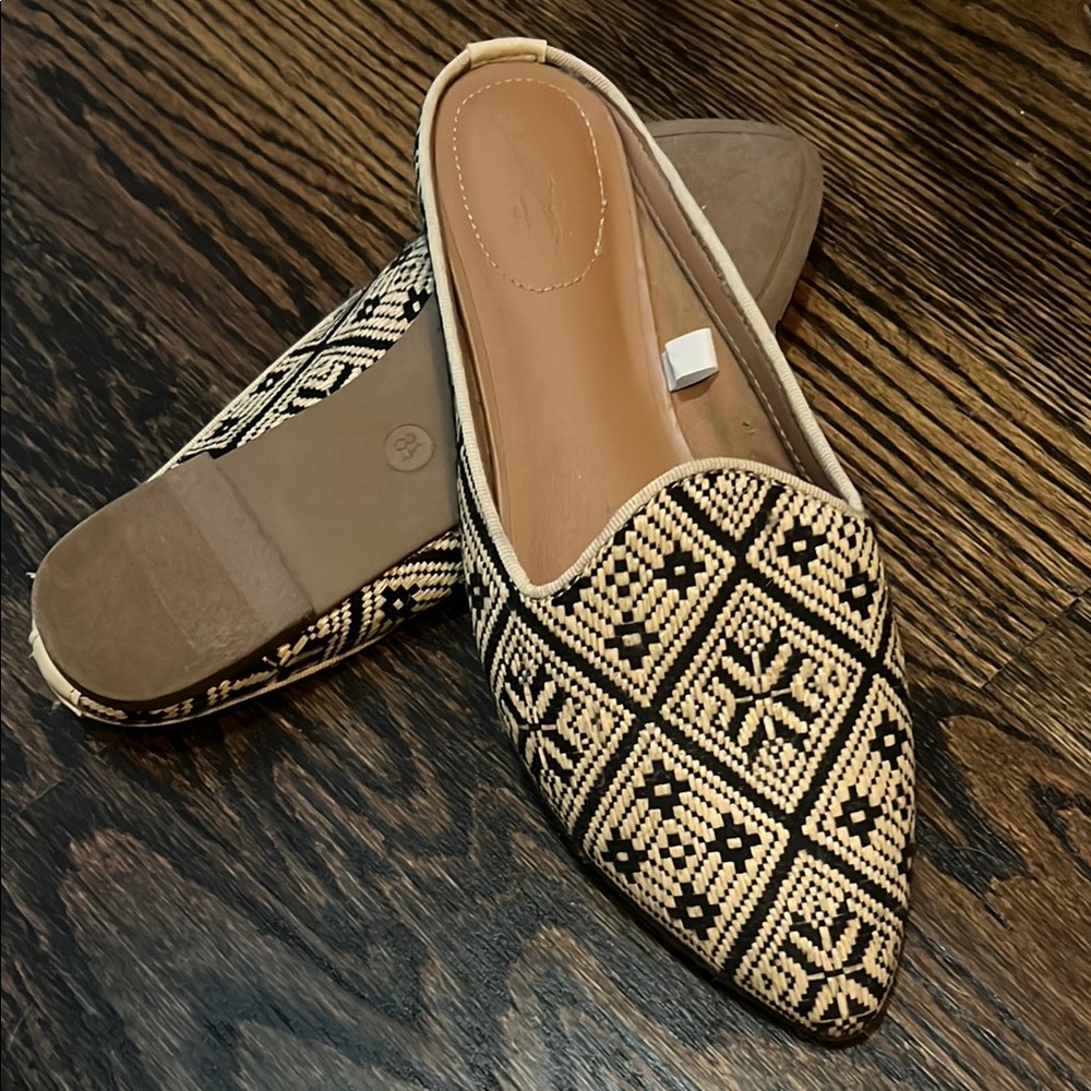 Universal Thread Black and Cream Flats with Geometric Soles